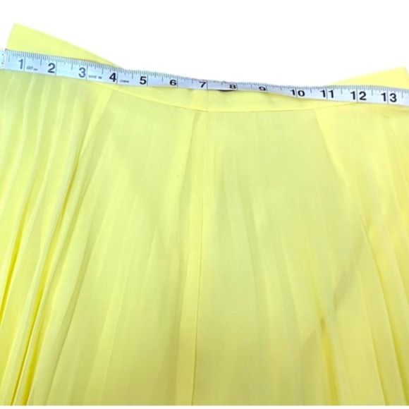 Asos Pleated Midi Skirt in Yellow - Picture 6 of 7